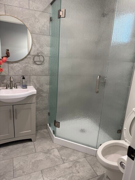 New bathroom - 3059 Sycamore Ave