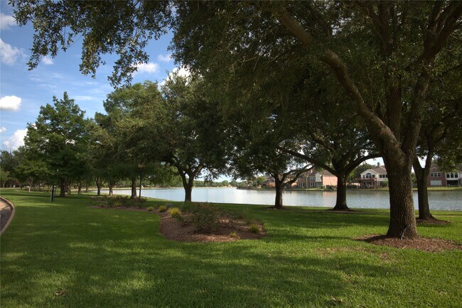 Building Photo - 1839 Lakewinds Dr