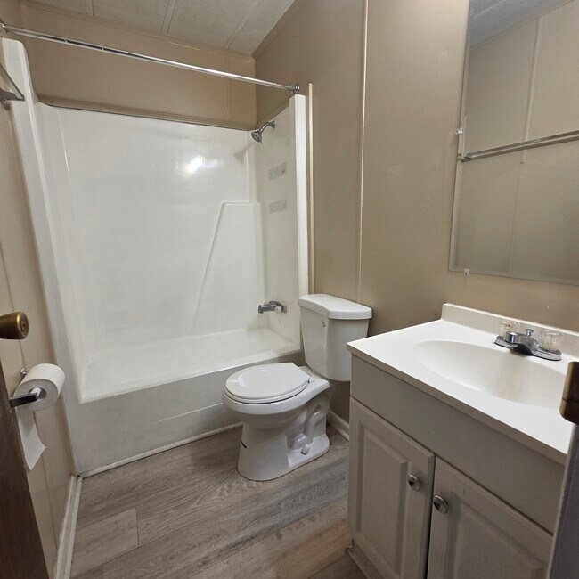 Building Photo - 3526 Highview Ct