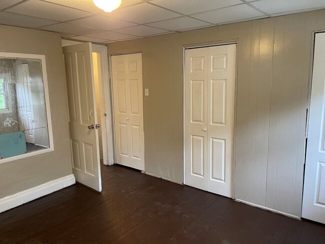 Building Photo - Cozy 1 Bedroom / 2 Bathroom Home in Braddock