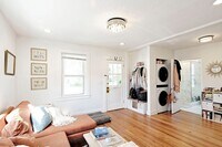 Building Photo - Charming & Updated Pet-Friendly Belmont Rental