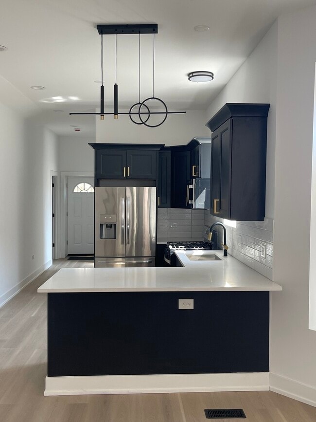 Building Photo - 5531 S May St