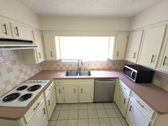 Building Photo - 12702 Ravensway Dr