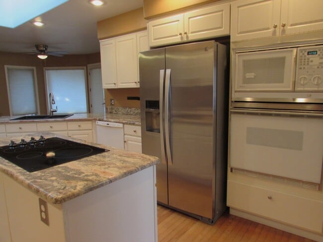Building Photo - 2677 Cambridge Dr