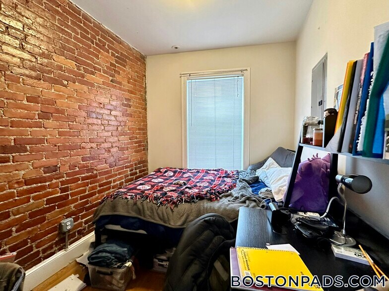 Building Photo - 836 Huntington Ave