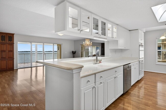 Building Photo - 102 Riverside Dr