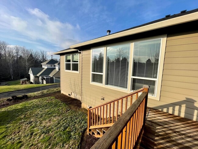 Building Photo - Beautiful Single Story Home!! 3 bed/2 bath with Open Floor Plan and Large Yard!!