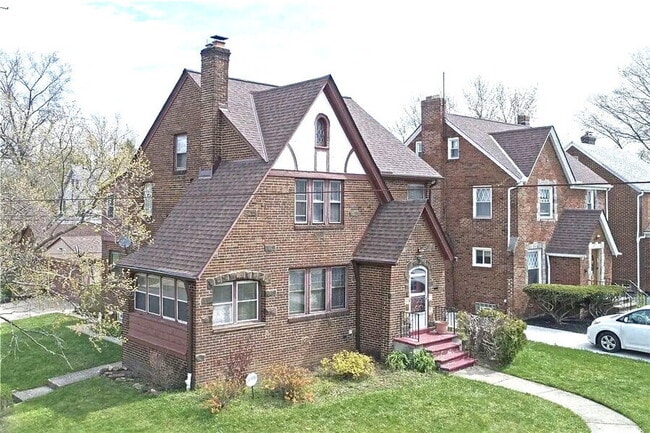 Building Photo - 3549 Bainbridge Rd