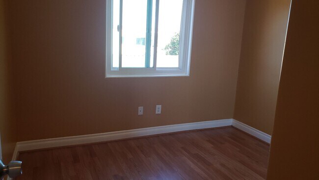 Building Photo - 40(718)