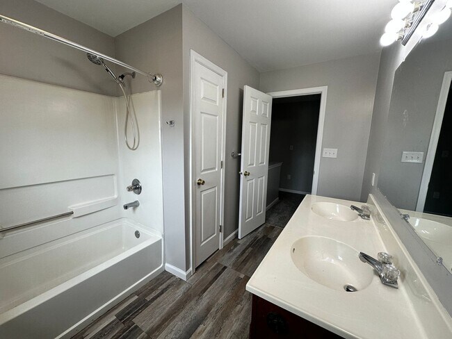 Building Photo - 206 Lighthouse Dr