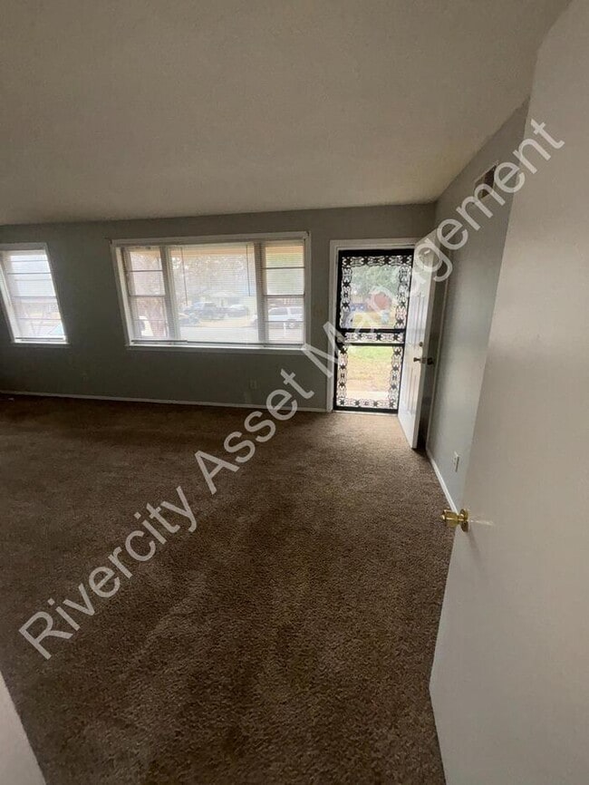 Building Photo - This Beautiful 4-Bed 2-Full Bath Home is Ready for Move In!!!! SECTION 8 WELCOMED