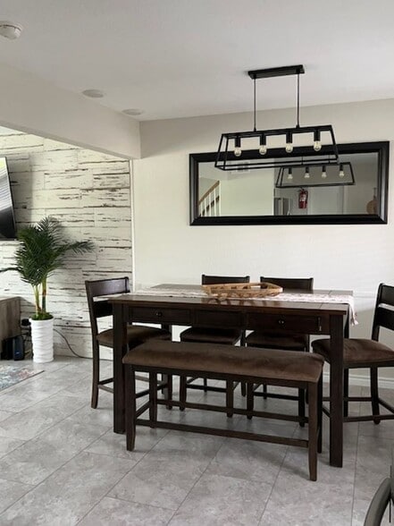 Building Photo - 127 E Silver Sands Dr