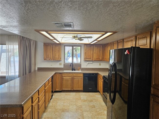 Building Photo - 7733 Radcliff St