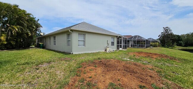 Building Photo - 5010 Somerville Dr