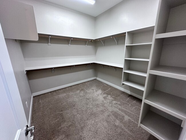 Building Photo - 1350 River Boat Dr