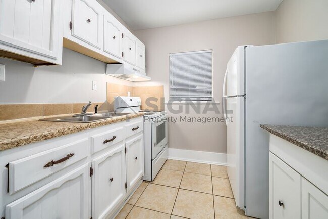 Building Photo - 529 Telford Ln