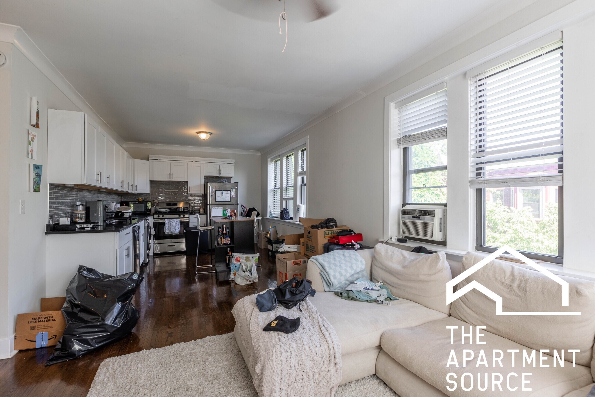 Building Photo - 839 W Cornelia Ave