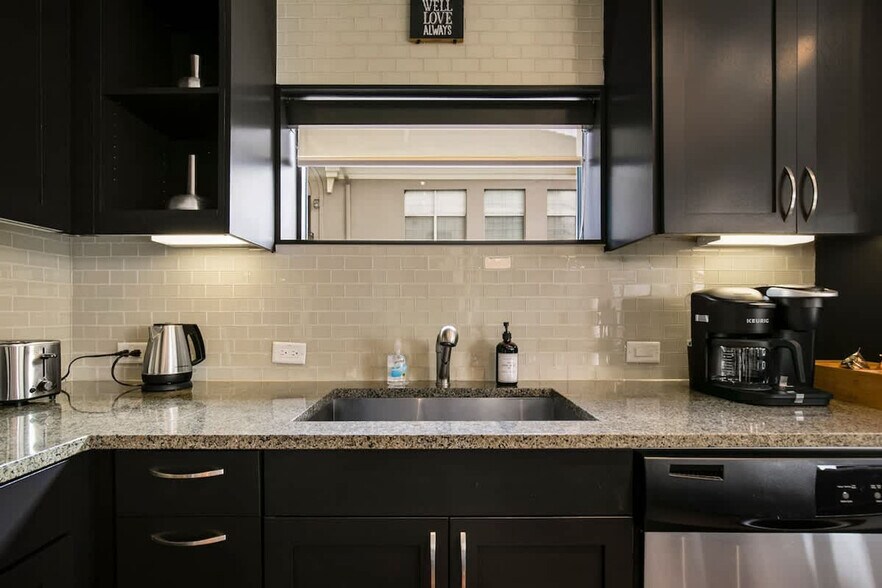 Building Photo - 101 Bowen St