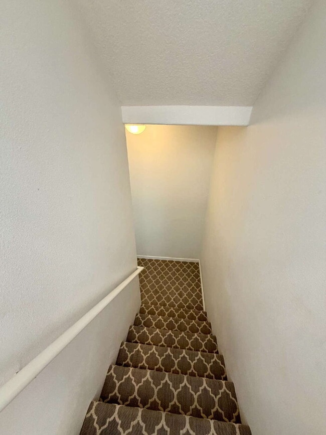 Building Photo - St. Johns 2-bedroom Condo