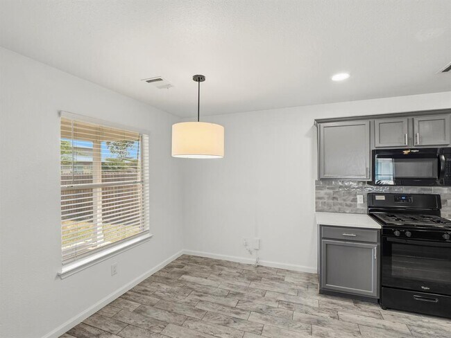 Building Photo - 1144 Miss Kimberly's Ln