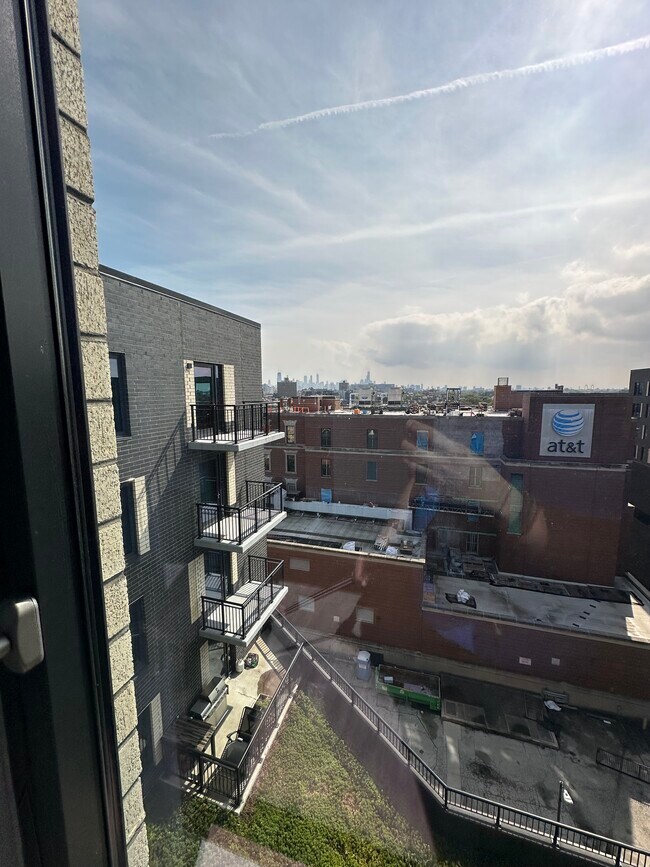 Building Photo - 1025 W Addison St