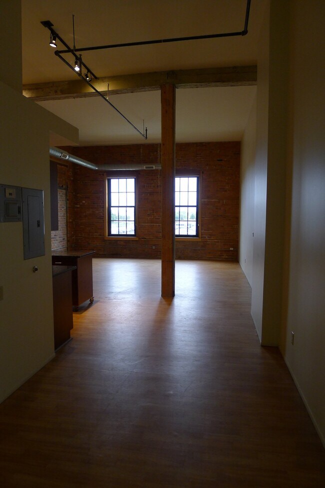 Building Photo - 6200 2nd Ave