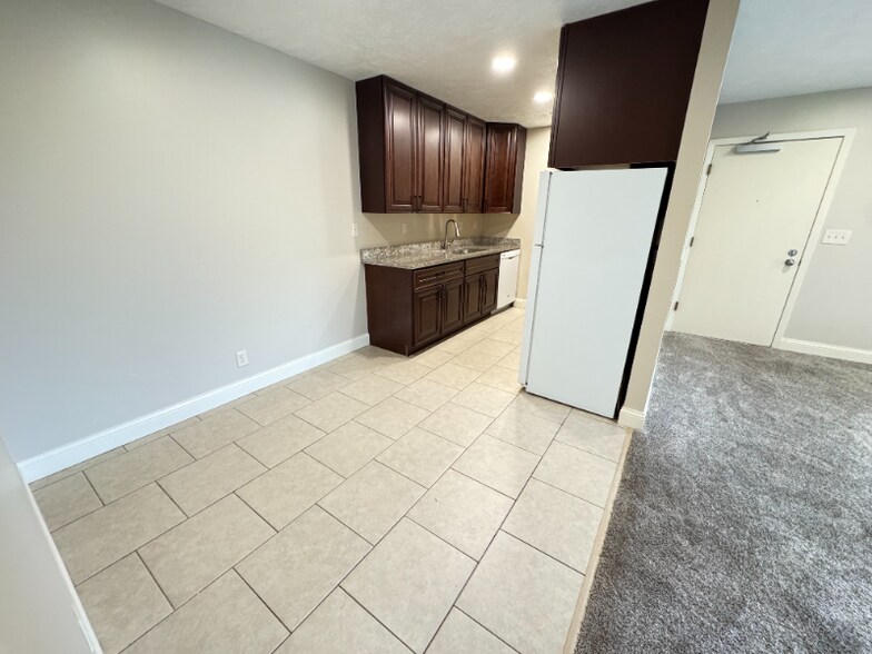 Building Photo - 5100 Emerald Dr