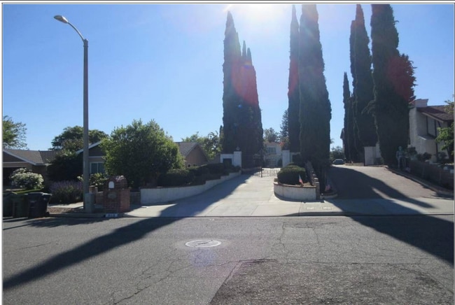 Building Photo - 948 Ettin Ave