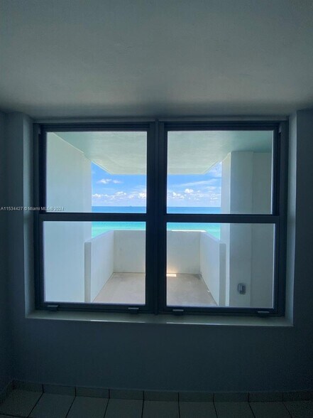 Building Photo - 2899 Collins Ave