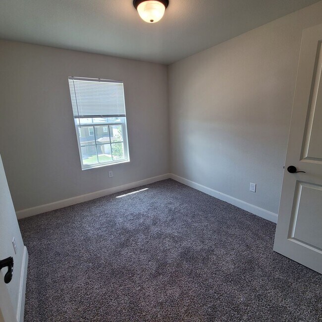 Building Photo - Townhome for rent
