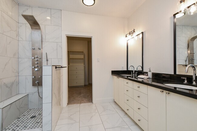 Building Photo - 4702 Austin St