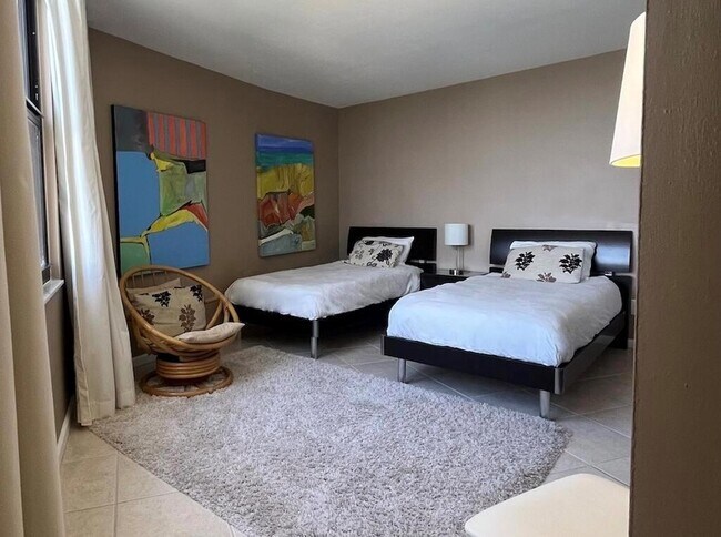 Building Photo - 2800 N Ocean Dr