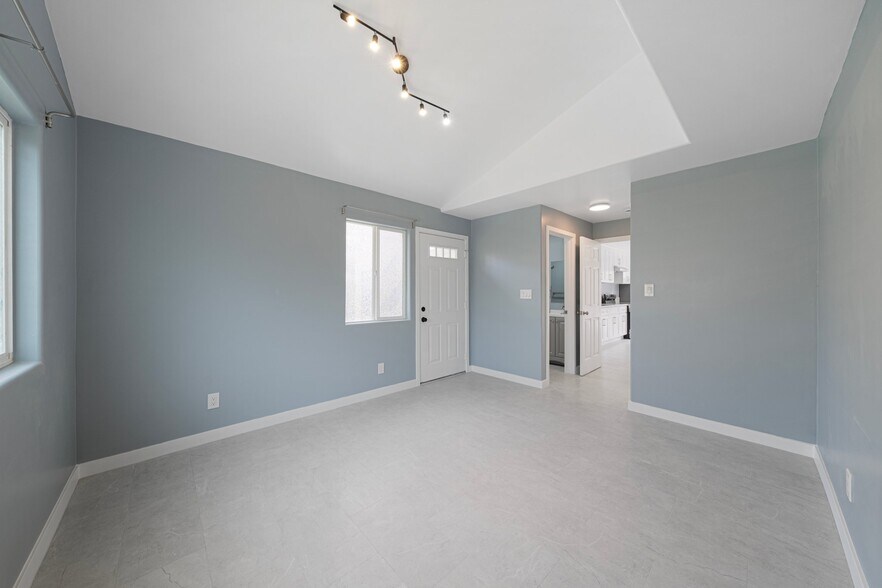 Building Photo - 808 St Louis Ave