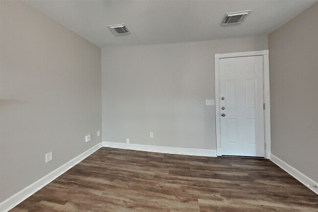 Building Photo - 9211 Wandsworth Dr