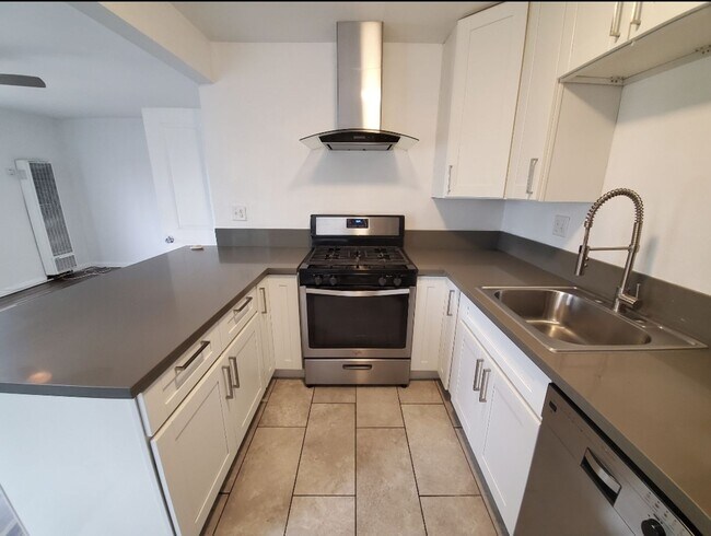 Building Photo - 1743 S La Brea Ave