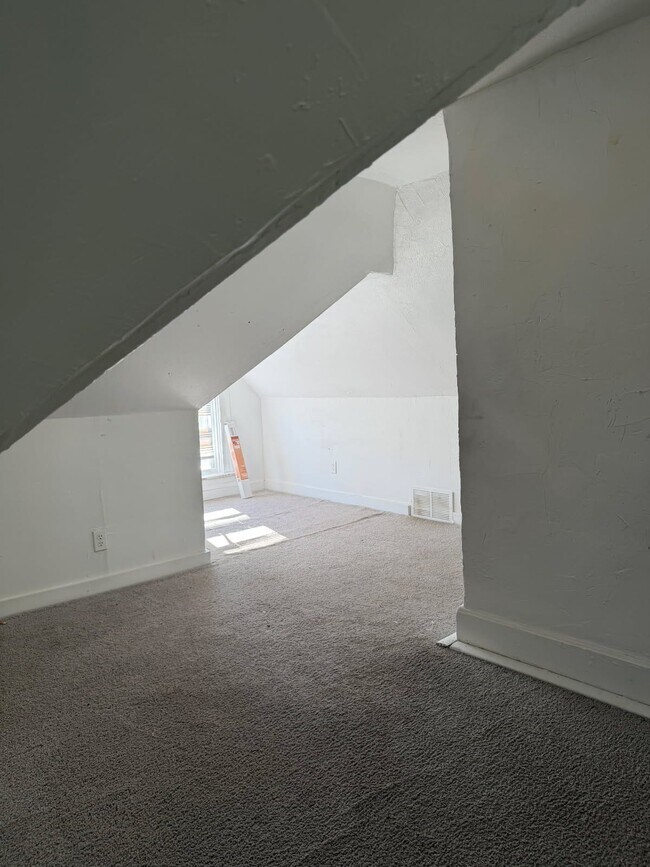 Building Photo - 730 Middle Ave