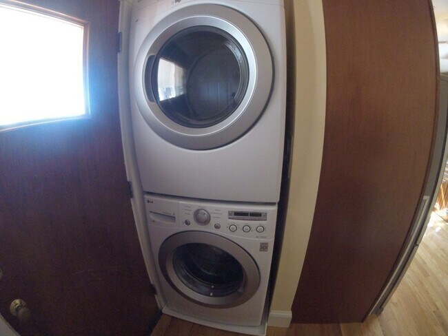 Building Photo - 17 Clewley Rd