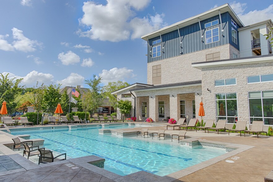 82 Flats At The Crossing Indianapolis, IN Apartment Finder