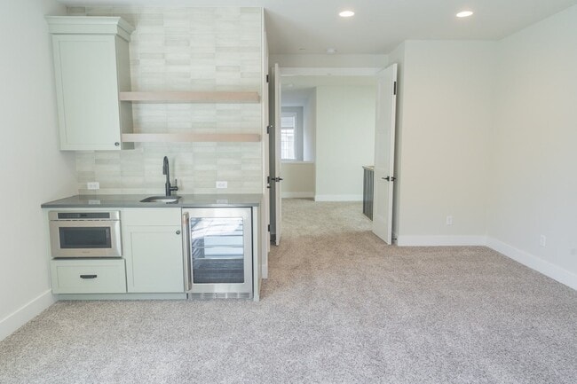 Building Photo - 5Bd/4.25Ba Kirkland House