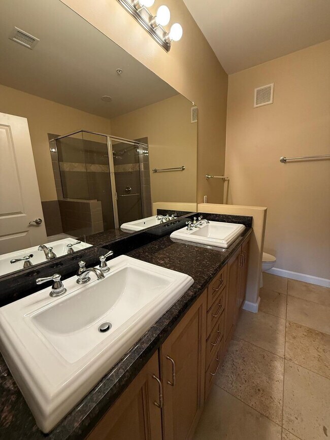 Building Photo - 7291 N Scottsdale Rd