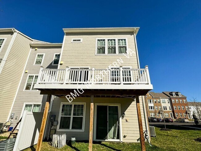 Building Photo - 42961 Running Creek Square