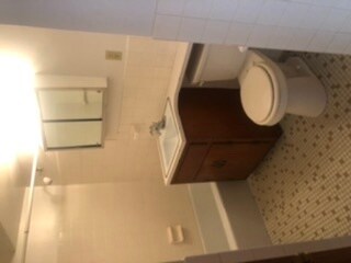 Full bath and sho - 1661 Western Ave N