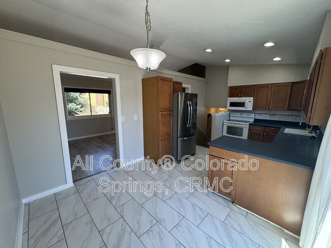 Building Photo - 5185 Nolte Dr N