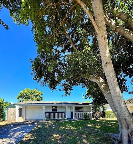 Building Photo - 1455 NE Silver Maple Way