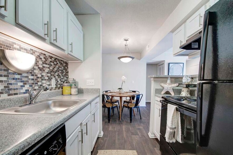 Corners at Crystal Lake 2700 Reynolda Rd WinstonSalem NC 27106