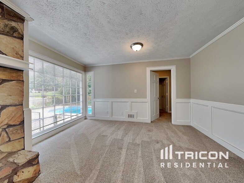 Building Photo - 4047 Linda Ln SW