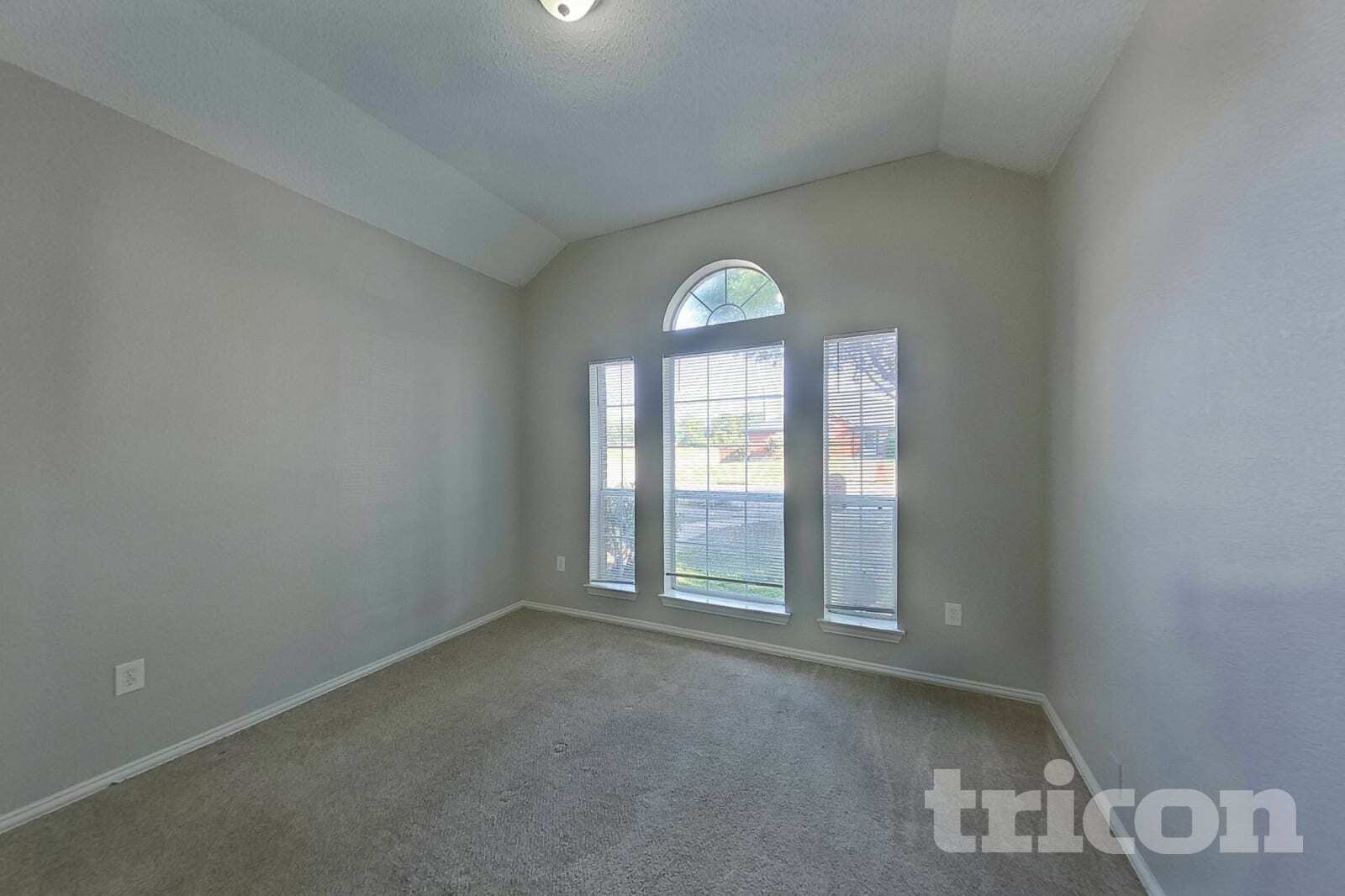 Building Photo - 1362 Meadow Creek Dr