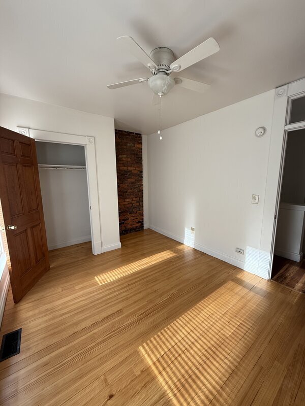 Building Photo - 458 E Sycamore St