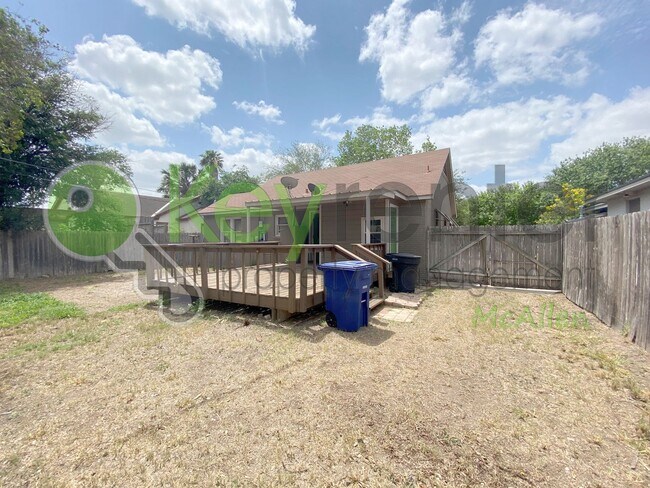 Building Photo - 2Bed/1Bath w/office in Central Mcallen ( Laurel and 10th )