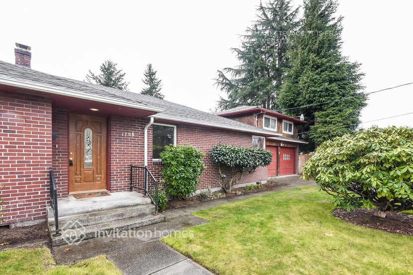 Building Photo - 1706 3rd Ave NW